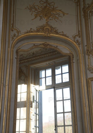 Versailles149 Château de Versailles, Petit Trianon, Pavillon français, boiseries, fenêtres et miroirs