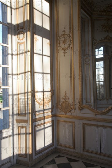 Versailles162 Château de Versailles, Petit Trianon, Pavillon français, boiseries, fenêtres