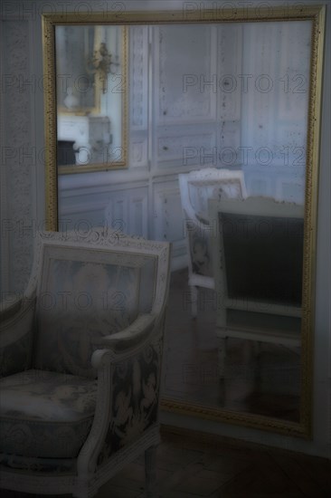 VersaillesChromo006 Château de Versailles, Petit Trianon, salon bleu