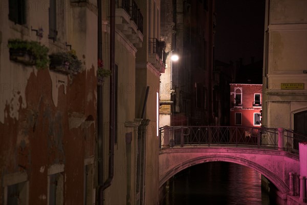 Venise 2008-2009. Nuit, canal, pont, Palais