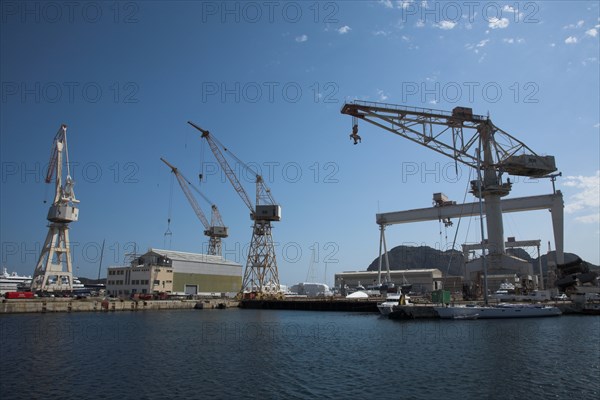 Provence769 La Ciotat, le rocher (Ile verte et Cap de l'Aigle) et les chantiers navals