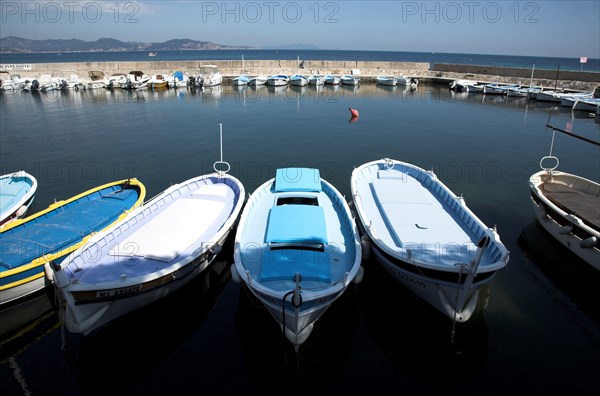 Provence770 La Ciotat, la baie, port et barques anciennes