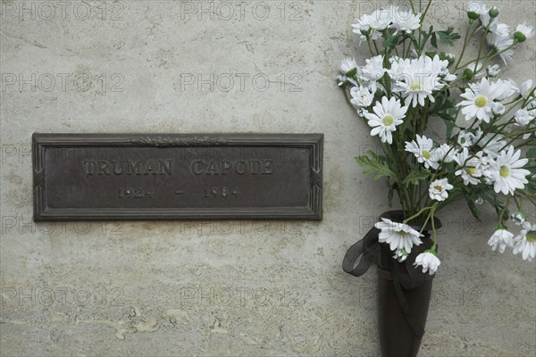 Westwood Cemetery : Truman Capote 1924-1984