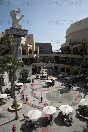 Kodak Theatre (3300 places - Academy Awards), Hollywood Boulevard, Walk of Fame