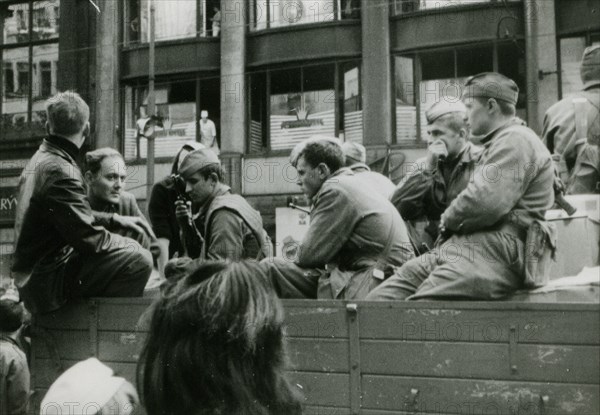 Printemps de Prague : soldats soviétiques des troupes du Pacte de Varsovie, août 1968