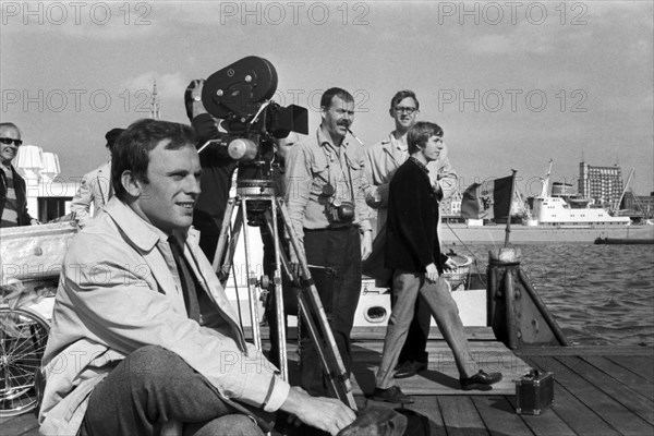 Jean-Louis Trintignant sur le tournage du film "Trans-Europ-Express"