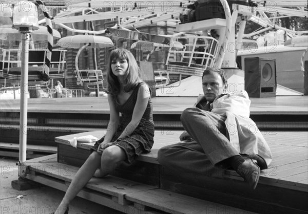 Marie-France Pisier et Jean-Louis Trintignant sur le tournage du film "Trans-Europ-Express"