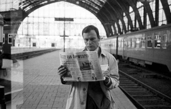 Jean-Louis Trintignant sur le tournage du film "Trans-Europ-Express"