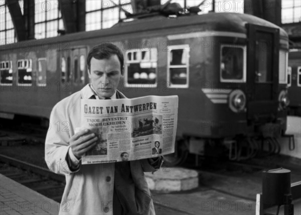 Jean-Louis Trintignant sur le tournage du film "Trans-Europ-Express"