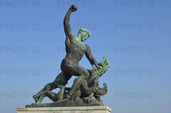 Statue au sommet du mont Gellért, à Budapest