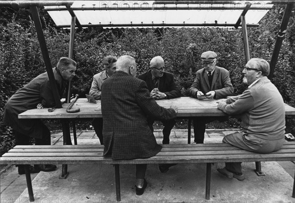 Partie de cartes en plein-air.
Amsterdam, Pays-Bas, 1974