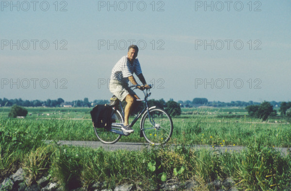 Promenade à bicyclette à Breukelen, aux Pays-Bas.
1977