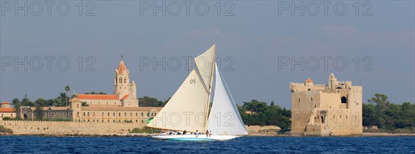 Pesa devant les Iles de Cannes