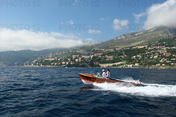 Bateau à moteur lors de la Monaco Classic Week