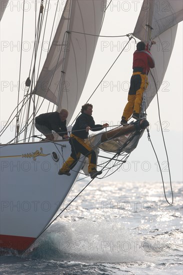 Manoeuvre sur un voilier lors des Voiles de St Tropez