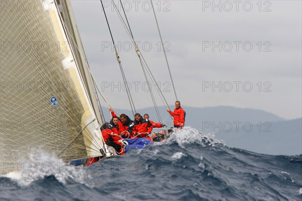 Equipage pendant une manche de brise lors des Voiles de St Tropez