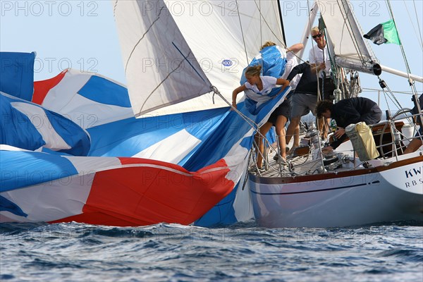 Spi en vrac pendant une manoeuvre lors des Voiles de St Tropez 2005