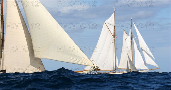 Voiliers classiques Tuiga et Eleonora lors des Voiles de St Tropez 2005