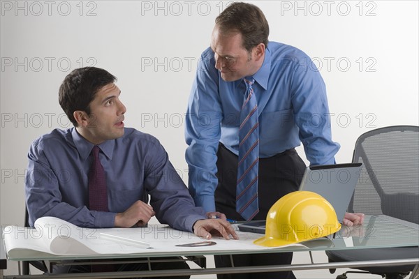 Two contractors in a meeting.