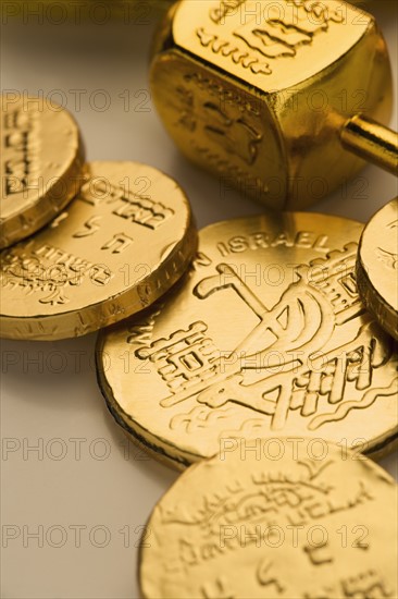 Jewish Dradles and coins.