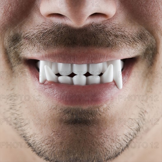 Man wearing fake fangs. Date : 2006