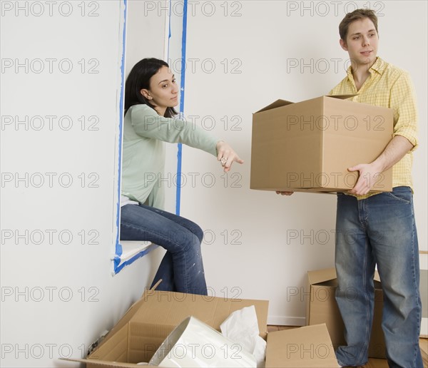 Couple moving boxes in new house. Date : 2006