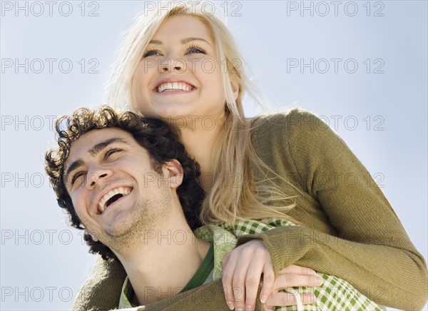 Man giving girlfriend piggyback ride. Date : 2007