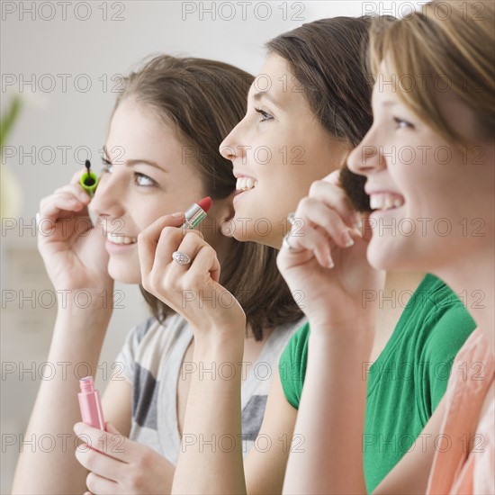 Teenage girls applying makeup. Date : 2007