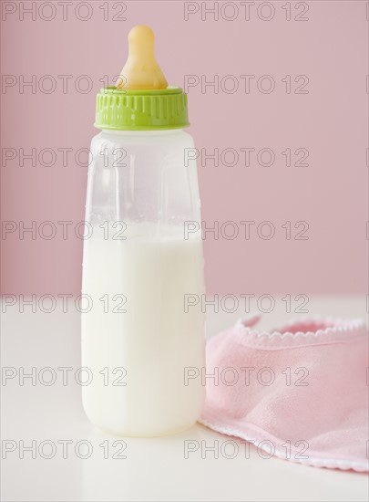 Close up of baby bottle and bib. Date : 2007