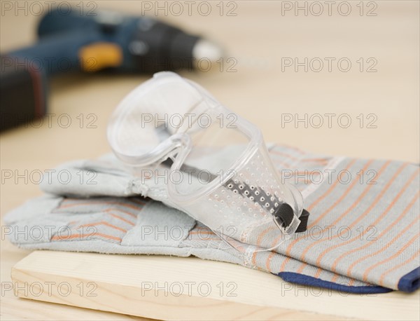 Close up of safety goggles and gloves. Date : 2006