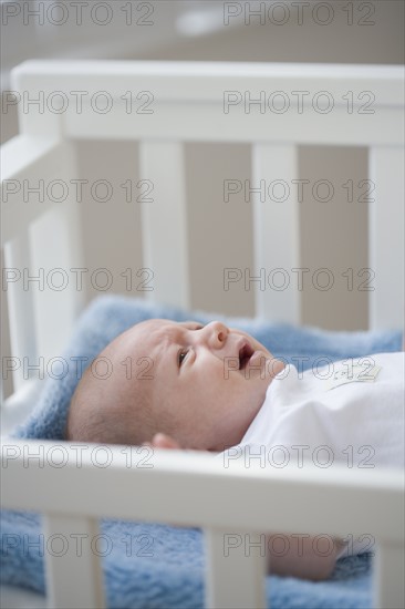 Baby crying in crib. Date : 2007