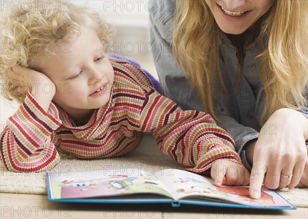 Mother and child reading. Date : 2006