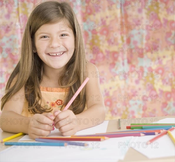 Young girl smiling and coloring. Date : 2006