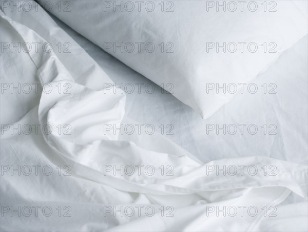 Still life of pillow and bed sheets. Date : 2006
