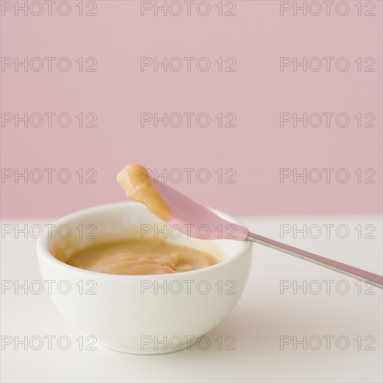 Close up of baby food and spoon. Date : 2007