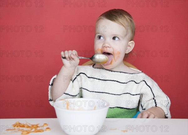 Female toddler eating. Date : 2006