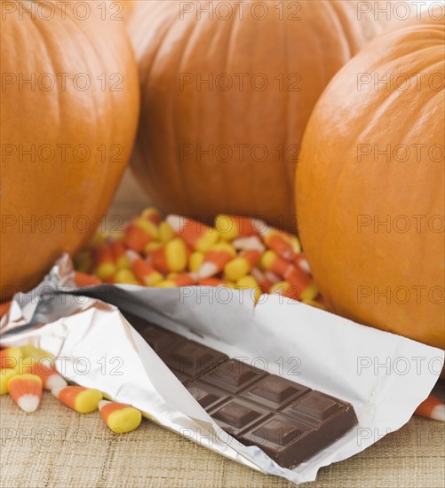 Still life of pumpkins and candy. Date : 2006