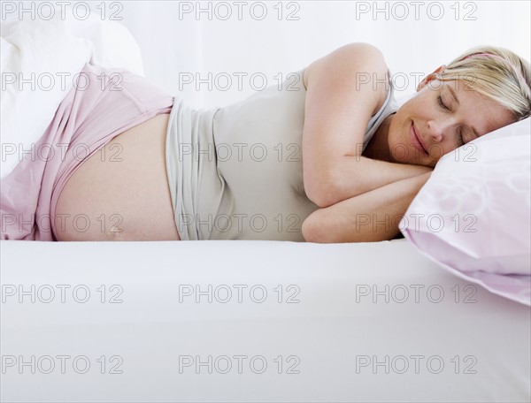 Pregnant woman sleeping. Date : 2007