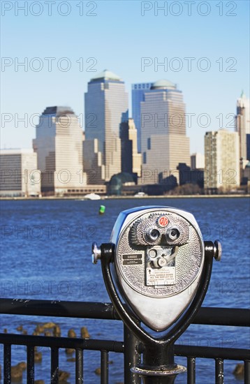 New York skyline across water, New York, United States. Date : 2007