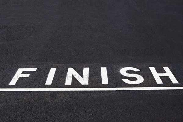 Finish line painted on asphalt. Date : 2007