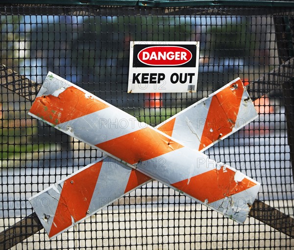 Keep Out sign on fence. Date : 2007