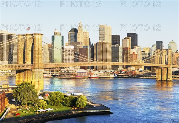 New York City skyline and Brooklyn bridge. Date : 2007