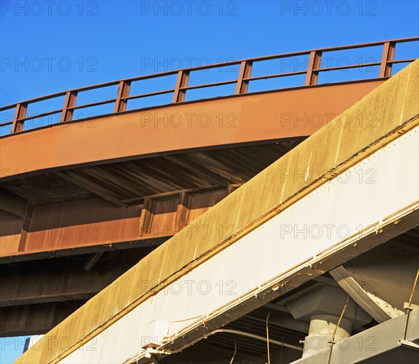 highway overpass, roadway. Date : 2007