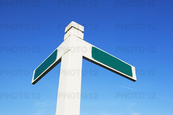 Blank street sign under blue sky. Date : 2007