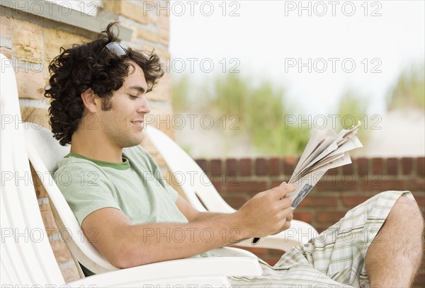 Man reading newspaper. Date : 2007