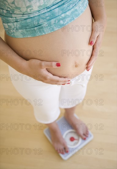 Pregnant woman standing on scale. Date : 2007