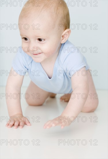 Close up of baby crawling. Date : 2007