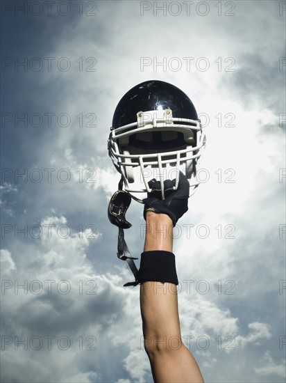 Football player holding helmet in air. Date : 2007