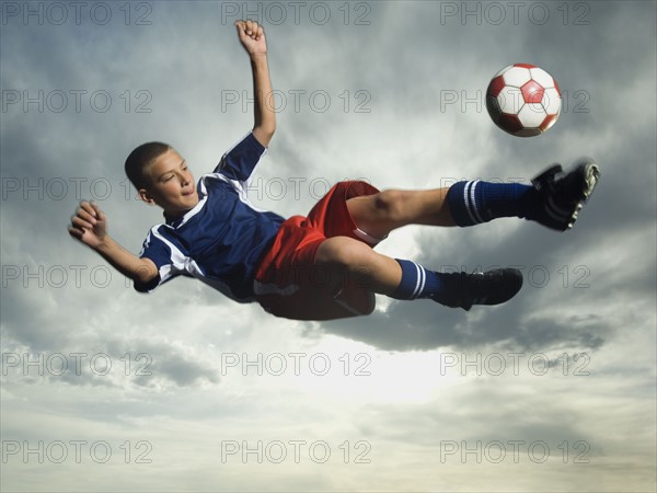 Low angle view of soccer player jumping. Date : 2007