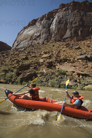 People paddling in raft. Date : 2007